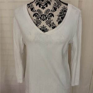 Chico's White V-Neck Long Sleeve Tee